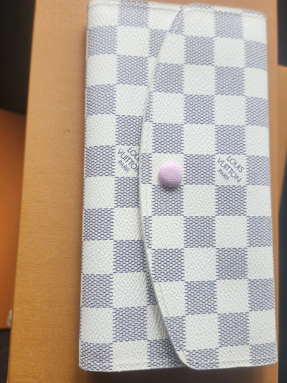 Rep Louis Vuitton White Checkered Wallet with Pink Snap